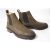 Camplin Cadogan boots gekleed