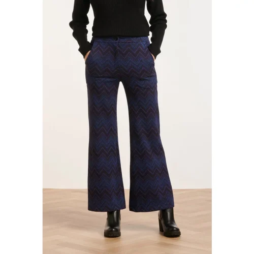 Smashed Lemon 24678 blauwe zigzag print broek met flared pasvorm