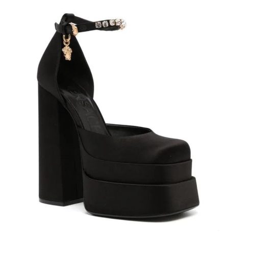 Versace Pumps & high heels – Aevitas’ Black Pumps With Medusa Charm And Platfor in zwart