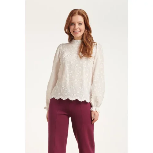 Smashed Lemon 24591 bloem textuur witte blouse