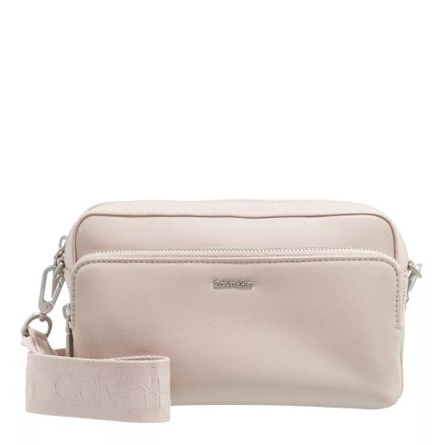 Calvin Klein Crossbody bags – Ck Must Camera Bag W/Pckt Large in taupe