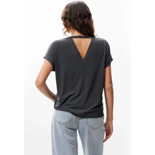 Catwalk Junkie 2502010220 tshirt with open back detail