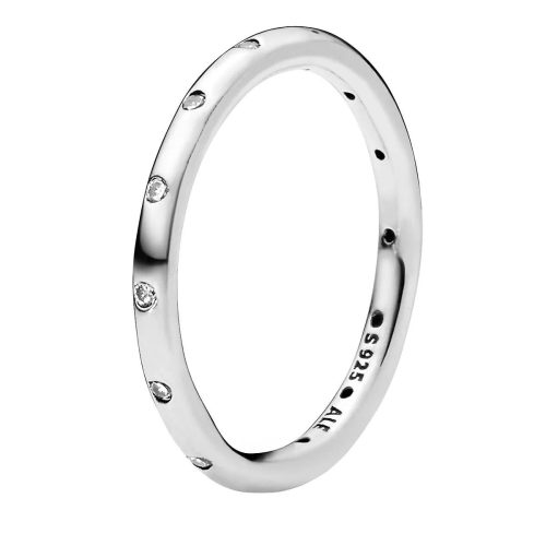 Pandora Ringen – Einfacher Funkelnder Band-Ring in silver