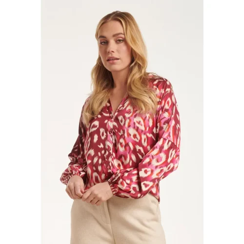 Smashed Lemon 24504 fuchsia cheetah print satijnen blouse