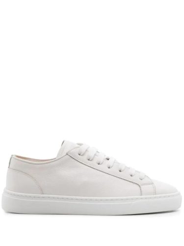 Doucal’s Low-Top Sneakers – Logo-Debossed Leather Snekaers in wit