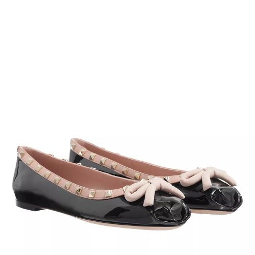 Valentino Garavani Loafers – Rockstud Round Toe Ballerina in beige